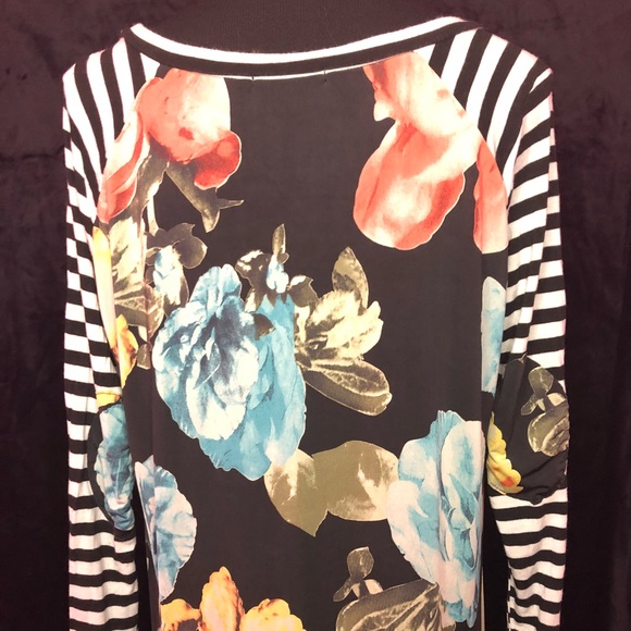 Floral shirt with striped sleeves - Picture 2 of 2